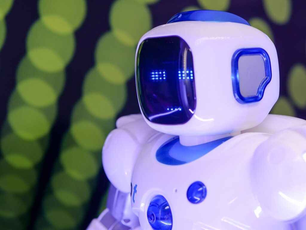 自治体でチャットボットを導入する理由とは？事例とメリットもあわせて紹介